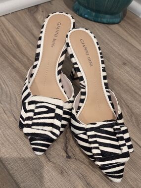 Gianni Bini Black & White Zebra-Print Pointed Slip-On Mules